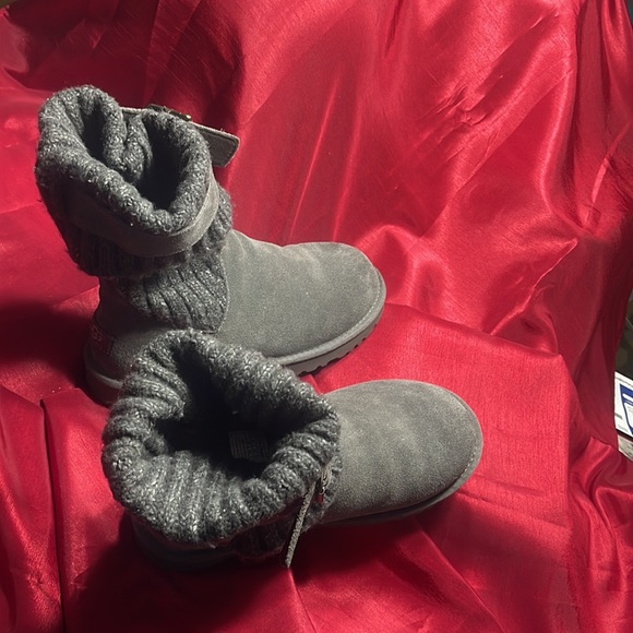 UGG Cambridge size 7 Grey Gently worn - Picture 2 of 4